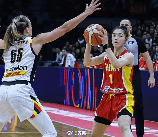 开云娱乐-媒体人：中国女篮内线攒够了“移动长城”，却外线不行了