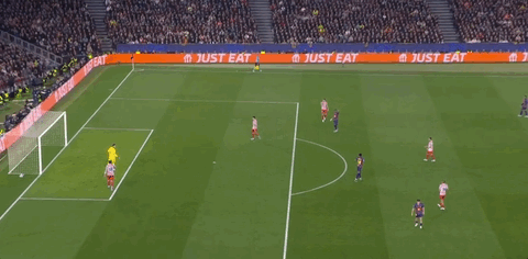 开云中国-孩子般的错误又来了，勒诺尔芒用手按住穆索开球未被判点